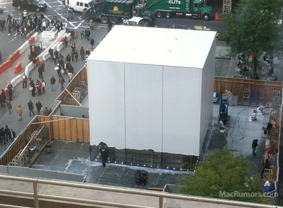 「Apple Store,Fifth Avenue」金曜10時にリニューアルオープン