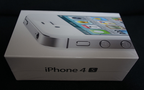 「iPhone 4S」開封と「iPhone 4」との外観比較