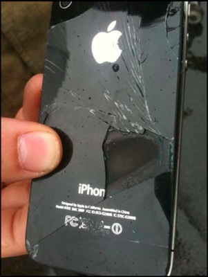 飛行機内で「iPhone 4」が自己発火