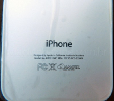 &#8220;Designed by Apple in California,Industry Brazilian&#8221; の「iPhone 4」
