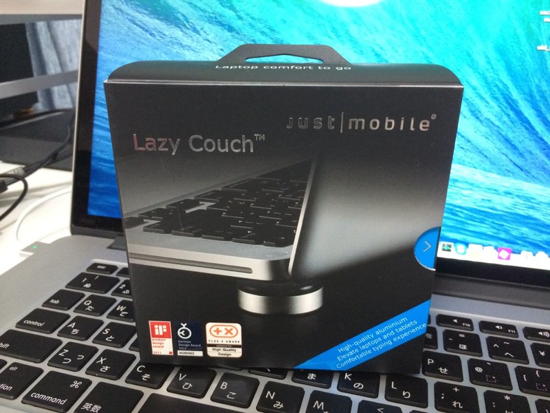 MacやiPadでつかえるミニスタンド「Just Mobile Lazy Couch for MacBook, iPad」をチェック
