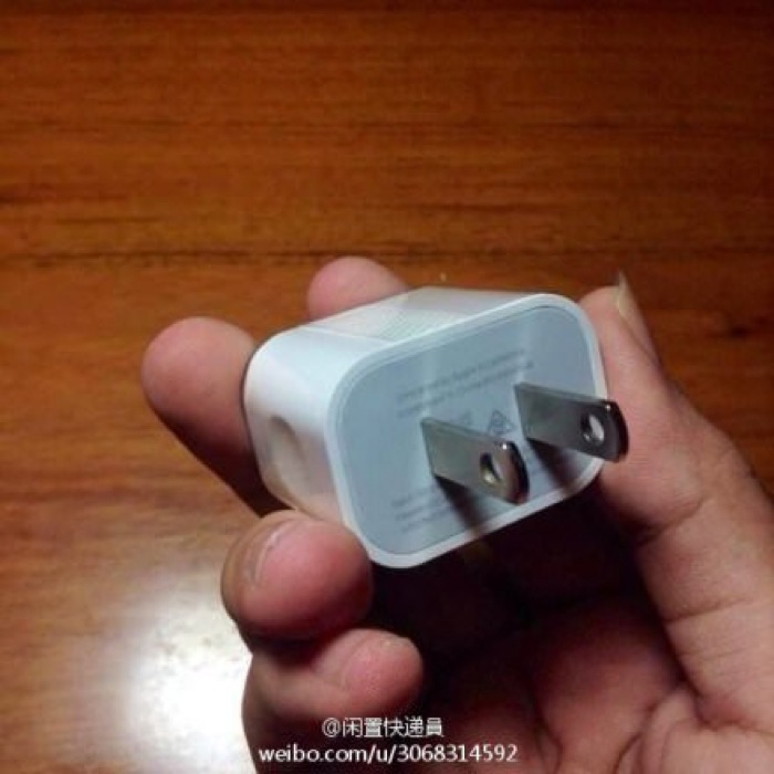 新しいデザインの「Apple 5W USB電源アダプタ」とされる画像がWeiboに投稿される!?