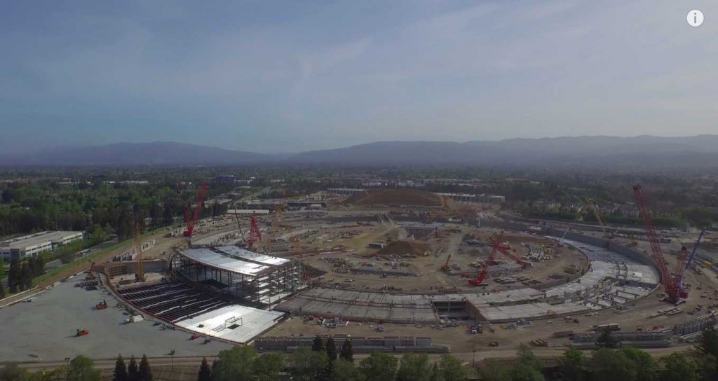4K撮影された最新の「Apple Campus 2」の建設現場の空撮動画（2015年3月31日）