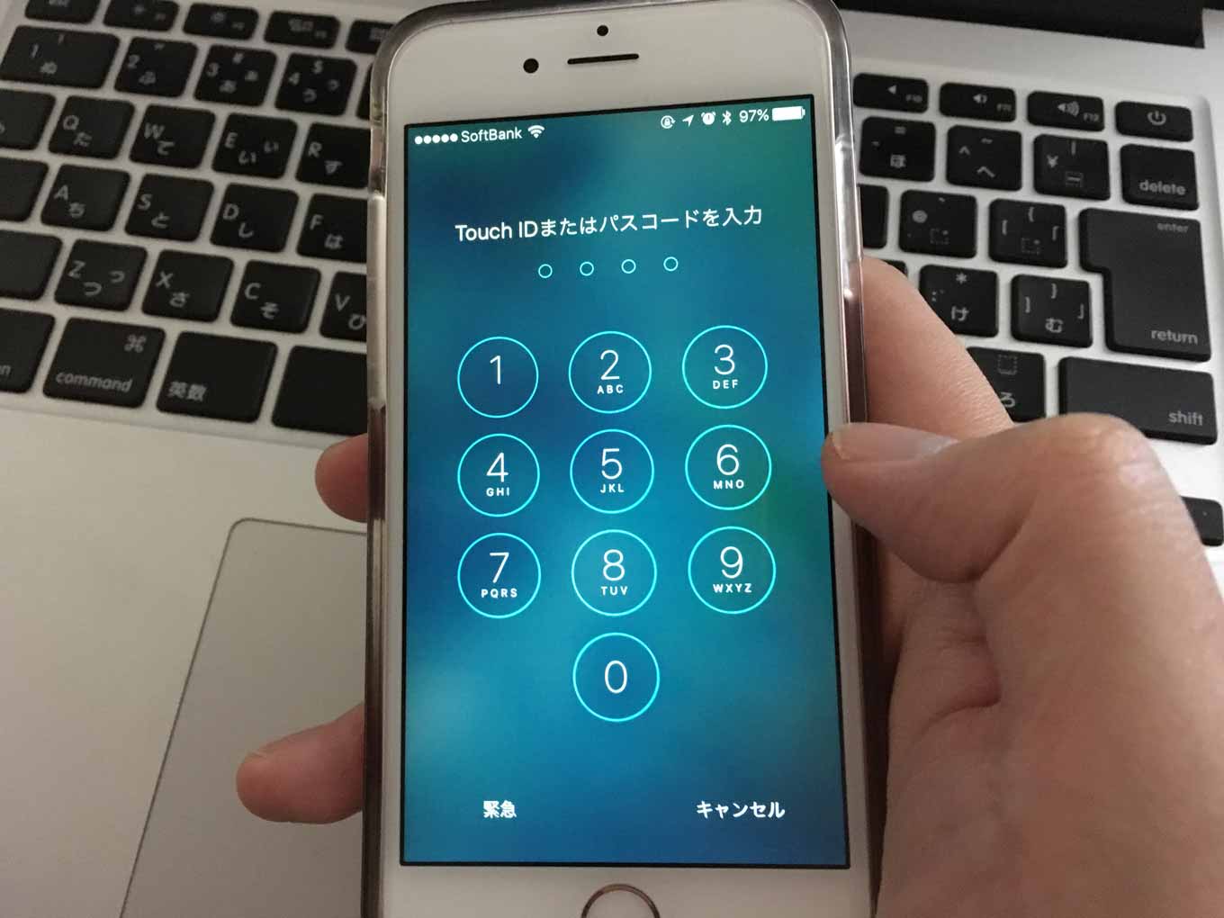 Apple、「iOS 9.3.1」でパスコードを回避して連絡先や写真にアクセス出来る問題を修正