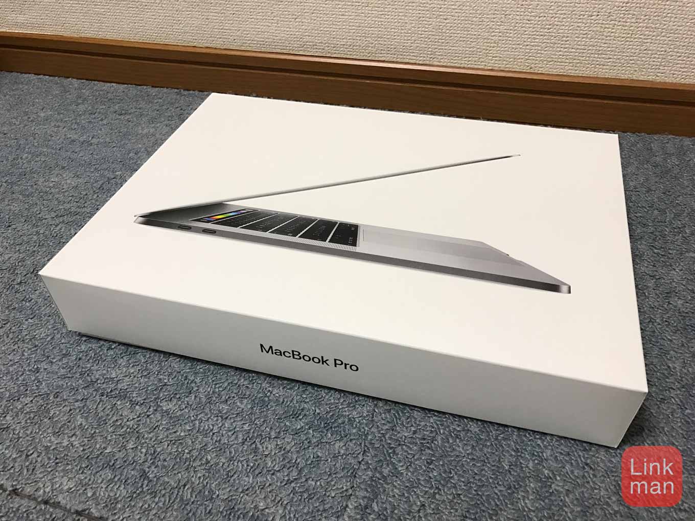 【レビュー】Touch Bar搭載「MacBook Pro(15-inch, Late 2016)」の外観チェック ― 旧モデルとの比較も