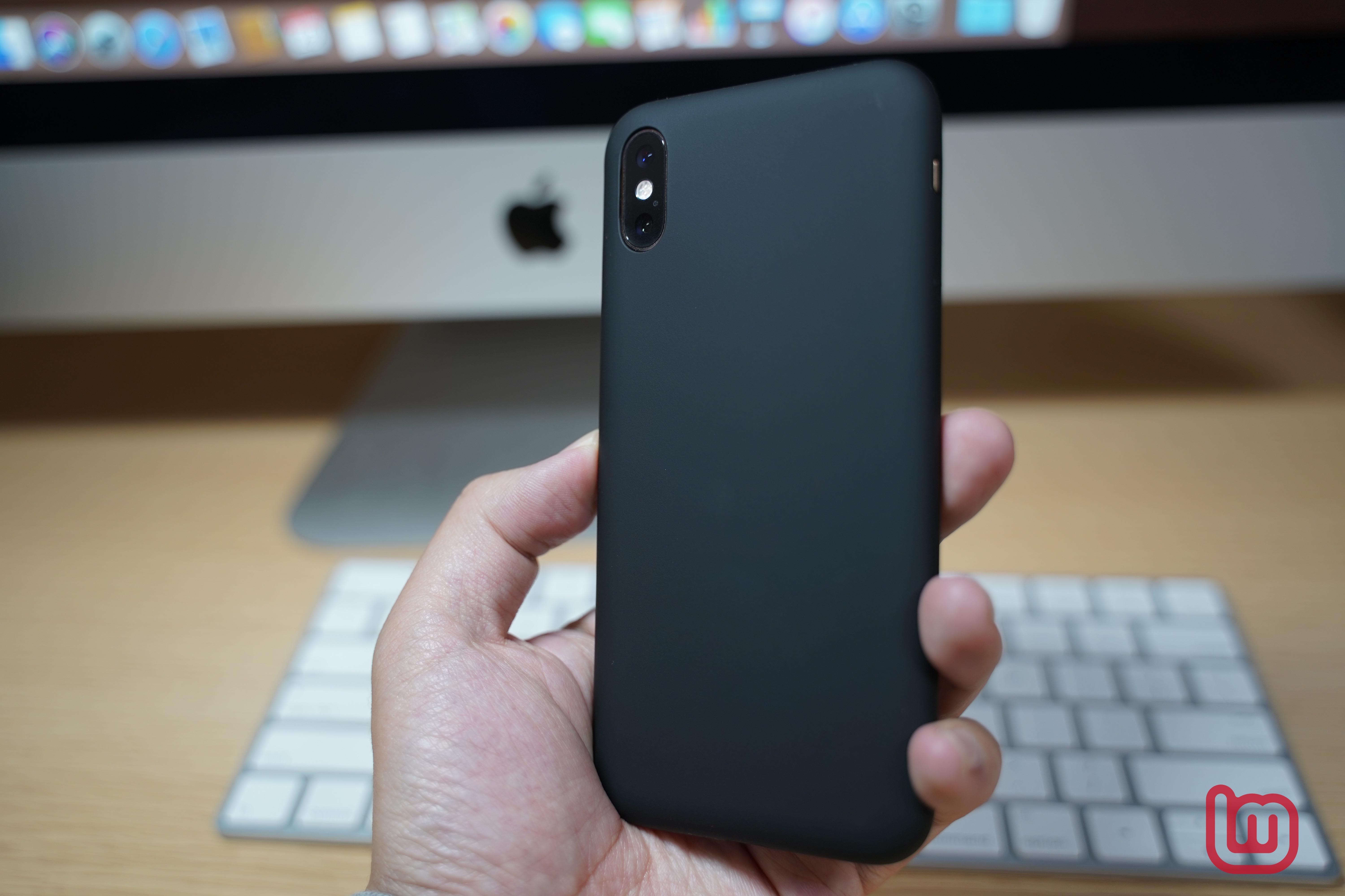 【レビュー】無駄がない美しいデザインのiPhone XS専用ケース「MYNUS iPhone XS CASE」をチェック